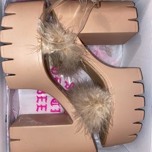 Brown fluffy pumps
